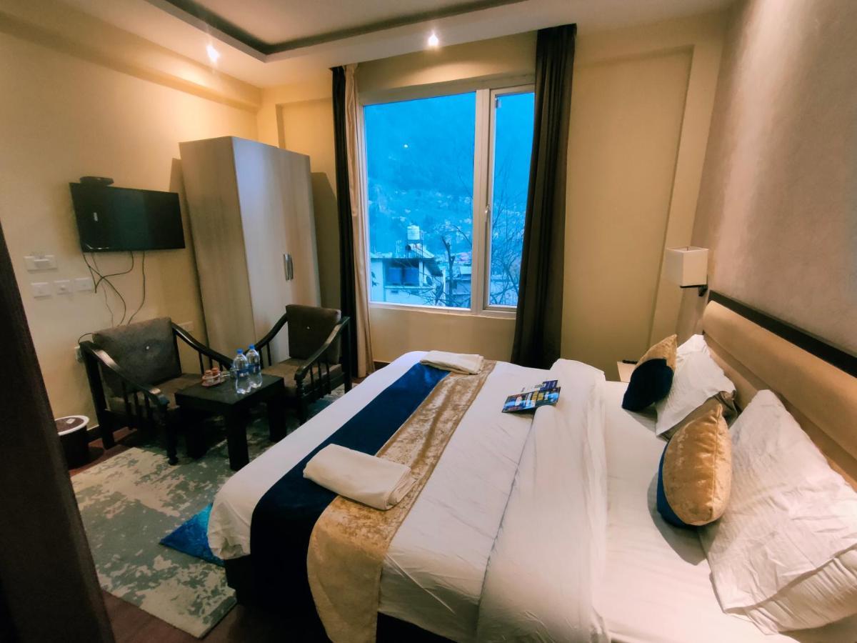Hotel Royal Residency Manāli Eksteriør billede