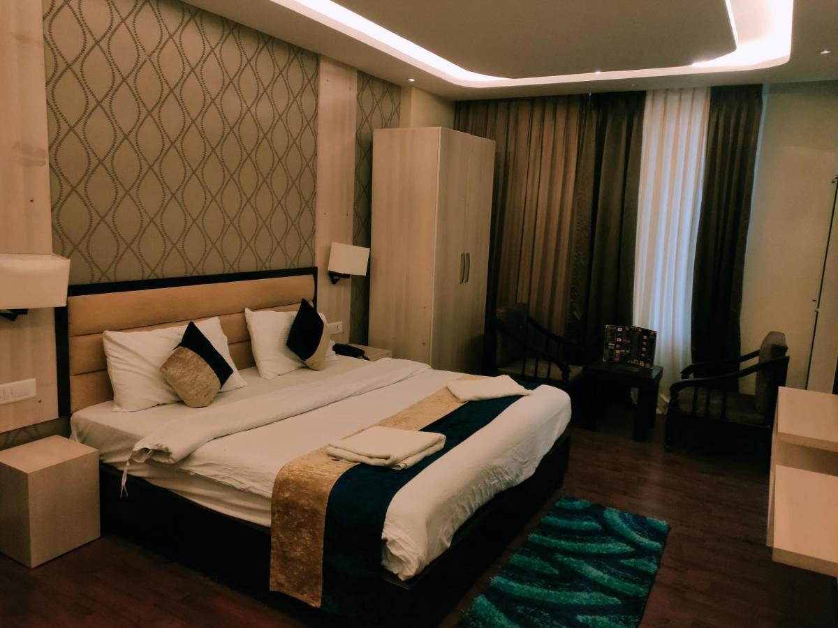 Hotel Royal Residency Manāli Eksteriør billede