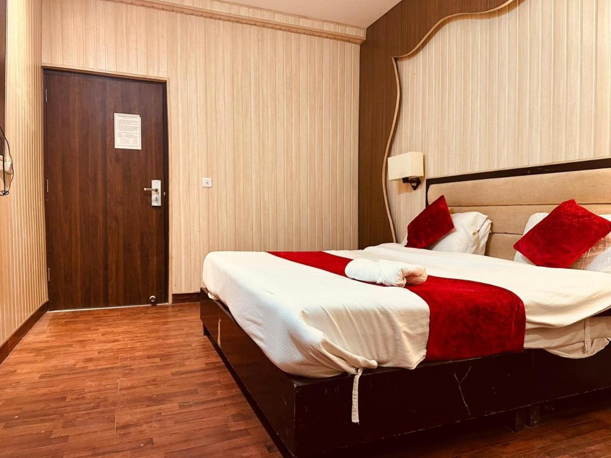 Hotel Royal Residency Manāli Eksteriør billede