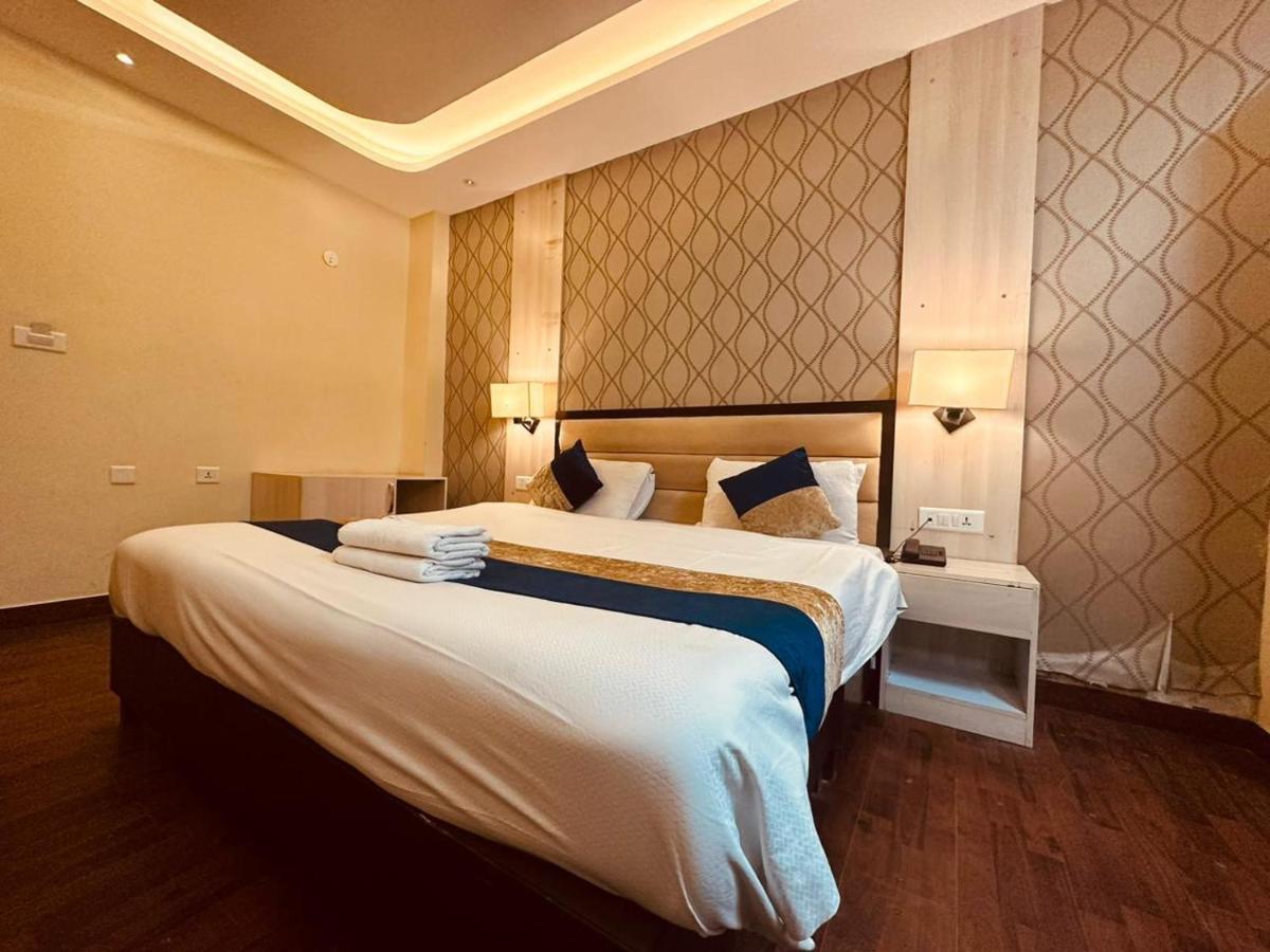 Hotel Royal Residency Manāli Eksteriør billede