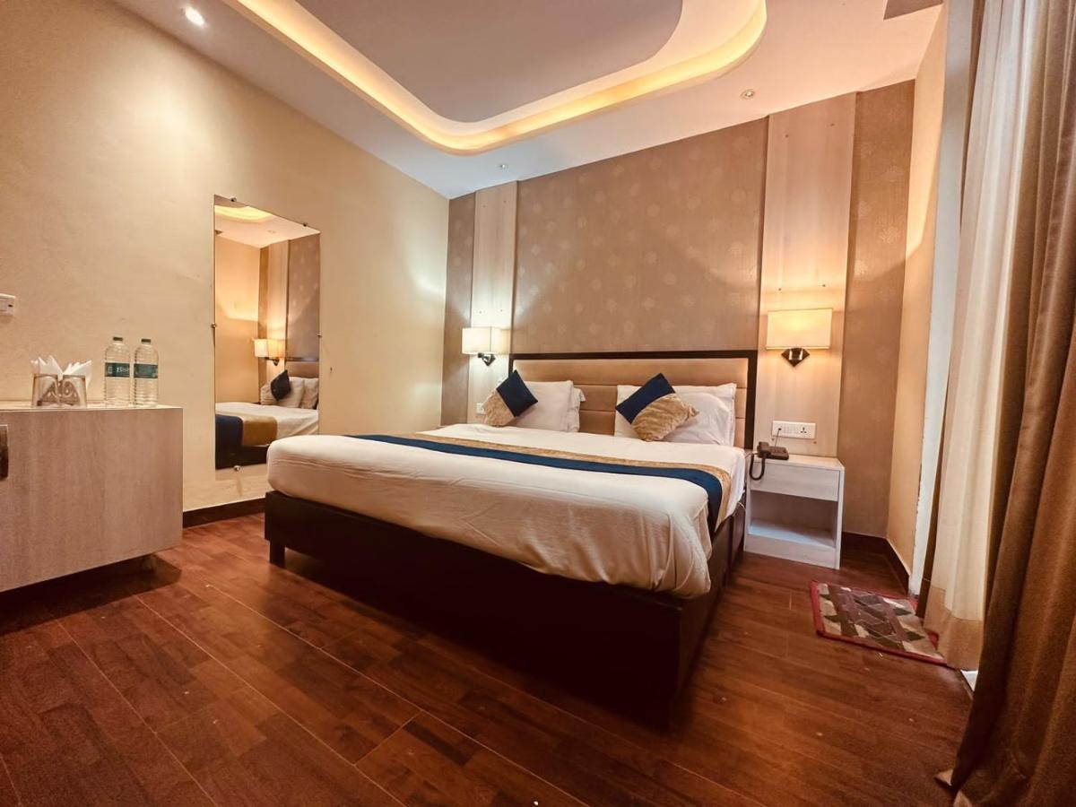 Hotel Royal Residency Manāli Eksteriør billede